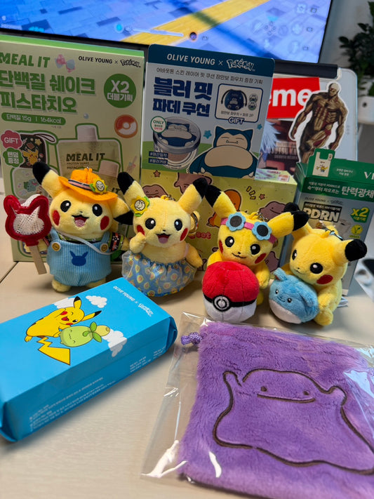 韓国オリーブヤング限定 ポケモン  ピカチュウぬいぐるみキーホルダー